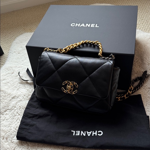 Chic Black Quilted Leather Bag - Picture 8 of 13